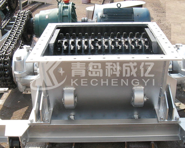 Single roll slag crusher